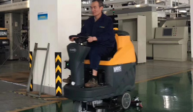 M65駕駛式洗地機服務(wù)于安徽集友紙業(yè)